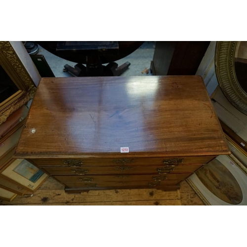 1272 - A George III mahogany chest of drawers, 85.5cm wide.