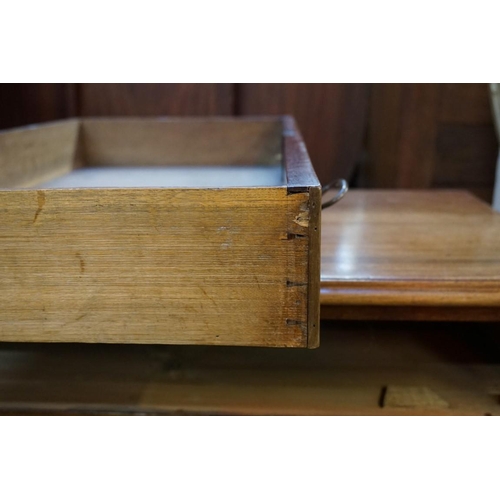 1272 - A George III mahogany chest of drawers, 85.5cm wide.