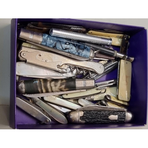 1659 - A collection of vintage penknives, and others. 