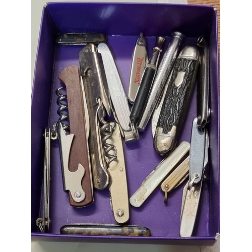 1659 - A collection of vintage penknives, and others. 