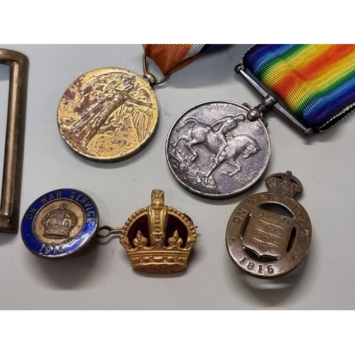 1665 - Medals: a World War I pair to 19767 Pte H G Roberts, KSLI, comprising: War Medal and Victory Medal; ... 