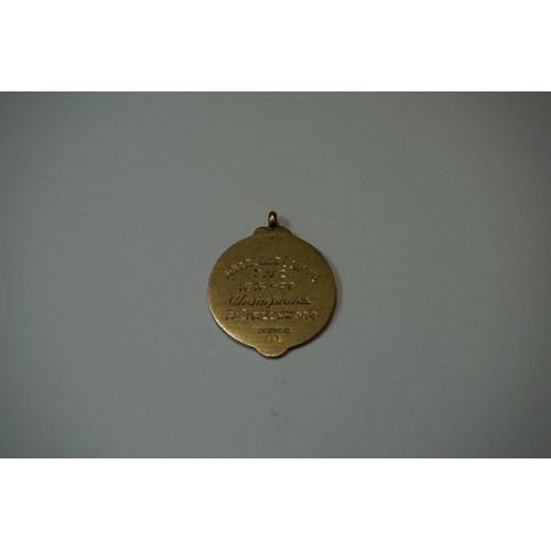 416 - Medals: a 9ct gold and enamel sports medal, 31mm, gross weight 5.8g.