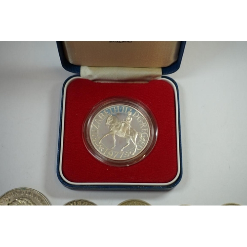 439 - Coins: a cased 1977 Silver Jubilee silver crown; together with a quantity of UK and World silver and... 