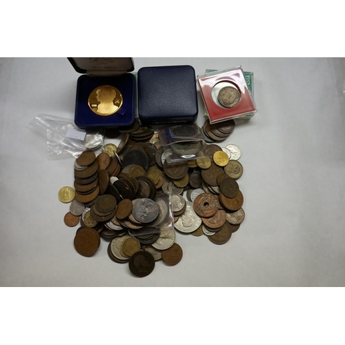 464 - Coins: a quantity of UK and World coins; to include three 1998 EU 25th Anniversary 50p coins; crowns... 