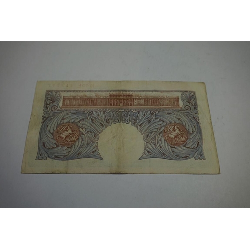 467 - Banknotes: a Bank of England Peppiatt blue emergency wartime issue £1 note, No. N40E/ 417711; togeth... 