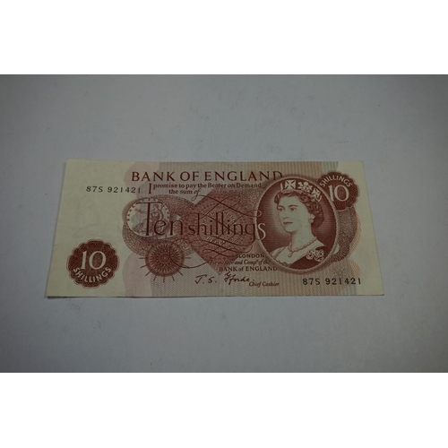 467 - Banknotes: a Bank of England Peppiatt blue emergency wartime issue £1 note, No. N40E/ 417711; togeth... 