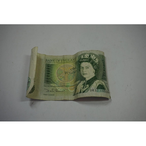 467 - Banknotes: a Bank of England Peppiatt blue emergency wartime issue £1 note, No. N40E/ 417711; togeth... 