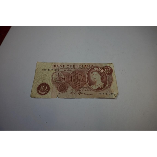 467 - Banknotes: a Bank of England Peppiatt blue emergency wartime issue £1 note, No. N40E/ 417711; togeth... 