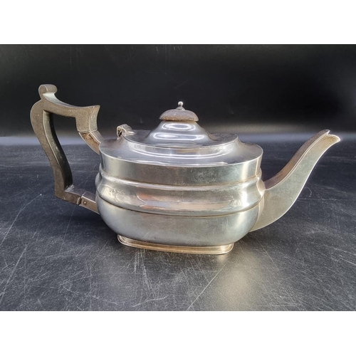 505 - A Scottish silver bachelor's teapot, by Hamilton & Inches, Edinburgh 1918, gross weight 340g.... 