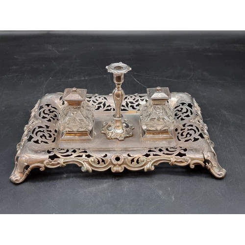 510 - An early Victorian silver inkstand, having pierced floral scroll and chased decoration, by Henr... 