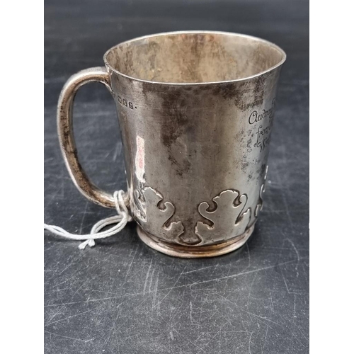 514 - A silver christening mug, by Goldsmiths & Silversmiths Co Ltd, London 1919, 8cm, 197g.... 