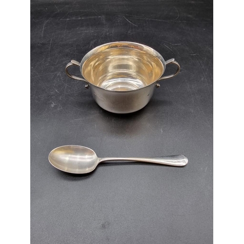 532 - A cased silver twin handled porringer, by The Goldsmiths & Silversmiths Company Ltd, London 1915... 