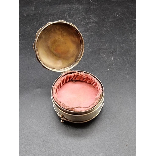 542 - A silver circular jewellery box, having engine turned lid, by A J Zimmermann, Birmingham 1914, 7.5cm... 