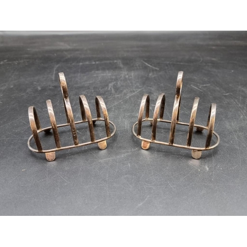 545 - A pair of silver toast racks, by E J Houlston, Birmingham 1946, 10.5cm, 161g. (2)... 