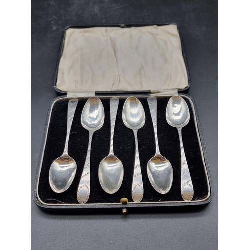 550 - A set of six George III bright cut silver teaspoons, by George Gray, London 1784, 65g, in associated... 