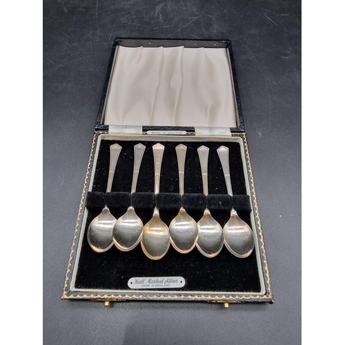 557 - A cased set of six silver coffee spoons, by Angora Silver Plate Co Ltd, Birmingham 1962, 45g; togeth... 