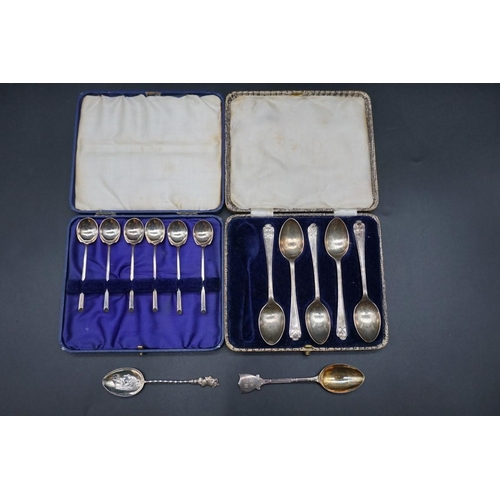 589 - A cased set of six silver coffee spoons, by James Dixon & Sons Ltd, Sheffield 1926, 33g; togethe... 