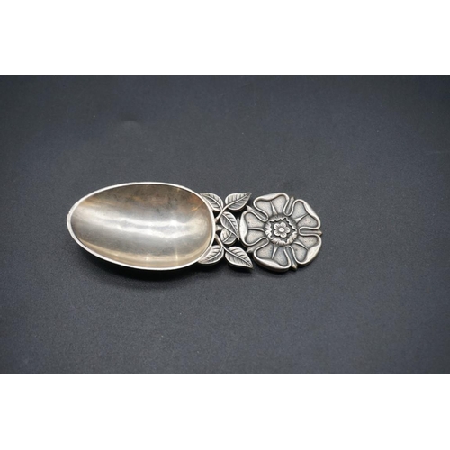 593 - A silver caddy spoon, by Robert Edgar Stone, London 1958, 9cm, 38g.