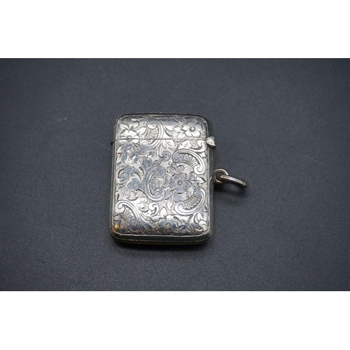 604 - Three silver vesta cases, one by Cohen & Charles, Birmingham 1907, 5.5cm, 81g. (3)... 