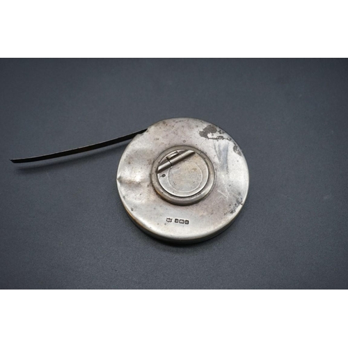 609 - An Edwardian silver cased tape measure, by William Comyns & Sons, Sheffield 1905, 71mm diameter.... 