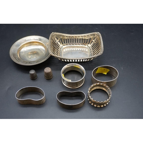 627 - A group of silver items, to include five napkin rings, 218g.