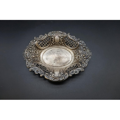 642 - A group of silver and silver mounted items; to include a cased christening knife and fork, 163g weig... 