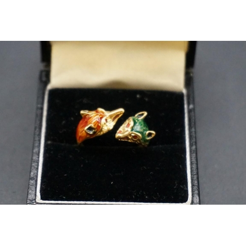 696 - An Italian yellow metal and enamel 'fox head' ring, stamped AR85 750, size N.