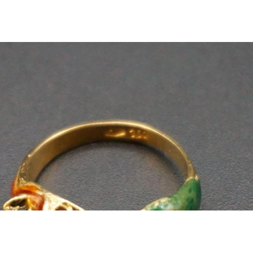 696 - An Italian yellow metal and enamel 'fox head' ring, stamped AR85 750, size N.