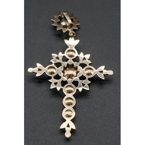 722 - A Georgian cross pendant, set 14 old rose-cut diamonds, the foiled back diamonds collet set, in unma... 