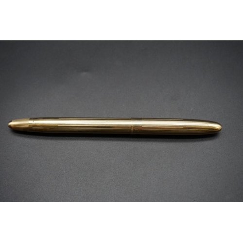 724 - A 14ct gold mounted Sheaffer fountain pen, stamped Sheaffers Made in England 14/585, with 14k nib st... 