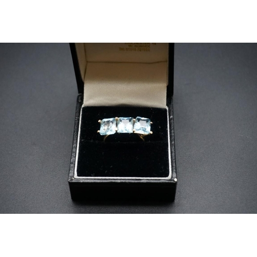 739 - A 18ct gold and aquamarine three stone ring, size M1/2 gross weight 4g.