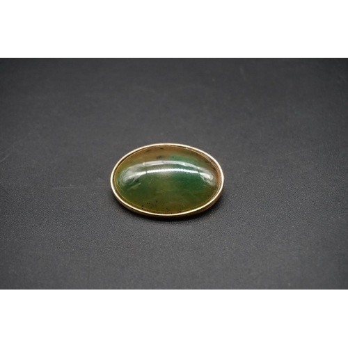 744 - A yellow metal oval moss agate brooch, the mount stamped 9ct, 36mm