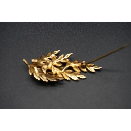 748 - A 9ct gold leaf brooch, hallmarked Birmingham 1960, 50mm, with base metal attachment pin, 9.8g gross... 