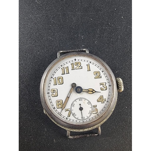 977 - A WWI officers manual wind trench watch, 33mm, Swiss movement, no strap.