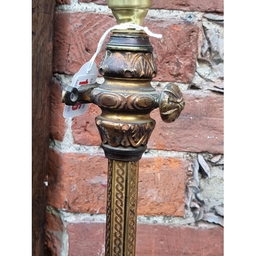 1086 - An old brass tripod standard lamp. 