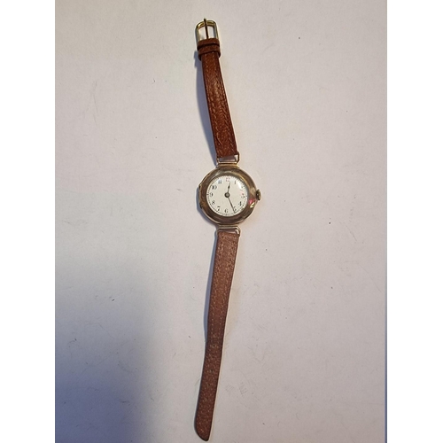 990 - A 9ct gold ladies manual wind wristwatch, on brown leather strap.