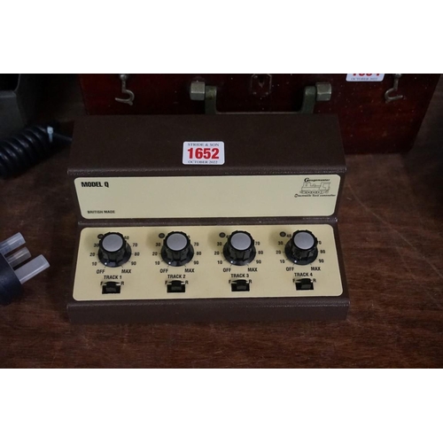 105 - A Gaugemaster Model Q 'OO' gauge 4 track controller.