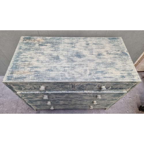 1020 - A painted chest of drawers, 99cm wide.