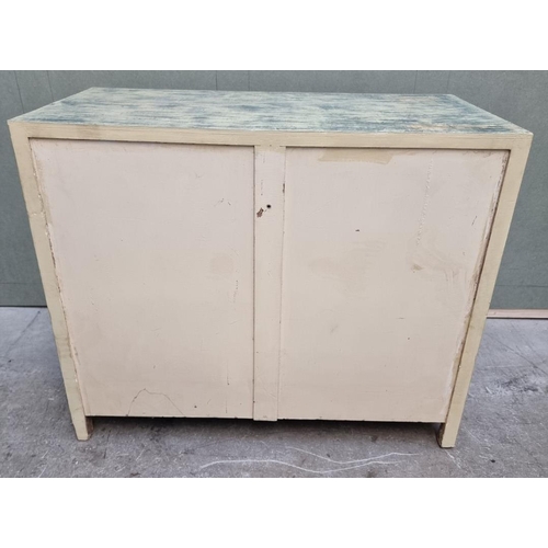 1020 - A painted chest of drawers, 99cm wide.