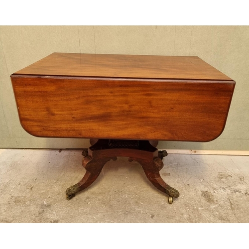 1049 - An early Victorian mahogany Pembroke table, 90.5cm wide. 