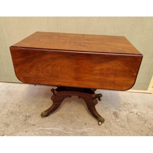 1049 - An early Victorian mahogany Pembroke table, 90.5cm wide. 