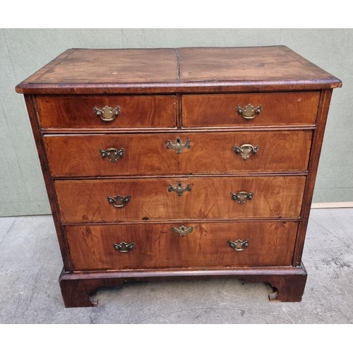 1055 - An 18th century walnut, feather and crossbanded chest of drawers, 94.5cm wide.