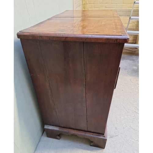 1055 - An 18th century walnut, feather and crossbanded chest of drawers, 94.5cm wide.