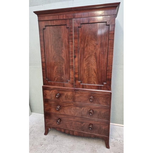 1067 - A George III mahogany linen press, 121cm wide. 