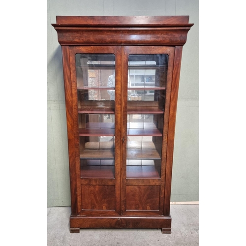 1069 - A 19th century French mahogany bookcase, 105cm wide. 