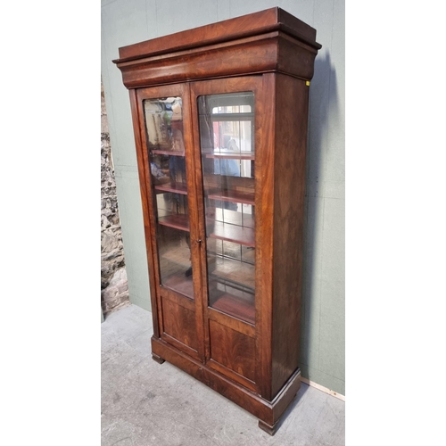 1069 - A 19th century French mahogany bookcase, 105cm wide. 