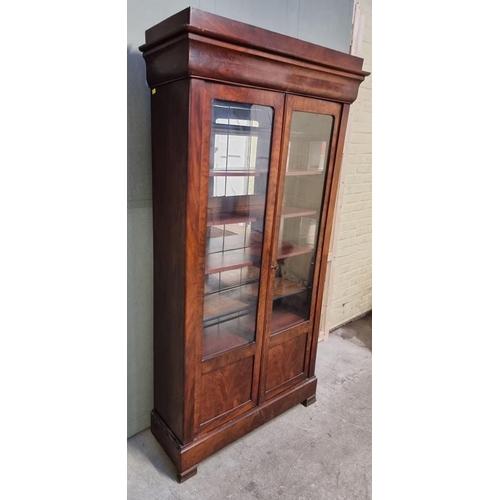 1069 - A 19th century French mahogany bookcase, 105cm wide. 