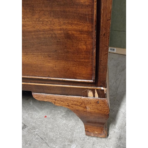 1071 - A George III mahogany and line inlaid chest of drawers, 118.5cm wide. 