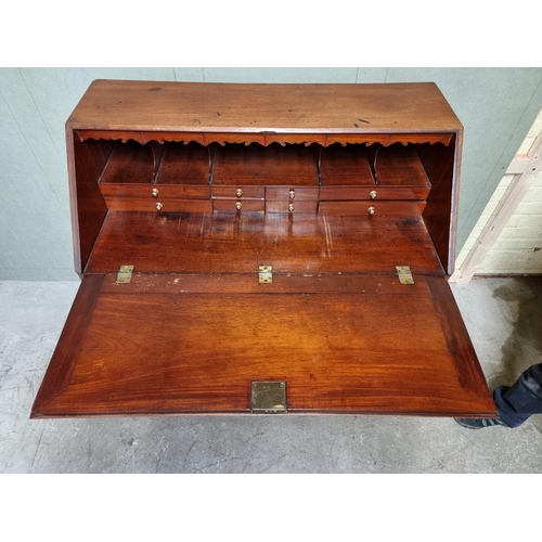 1076 - A George III mahogany bureau, 102cm wide. 