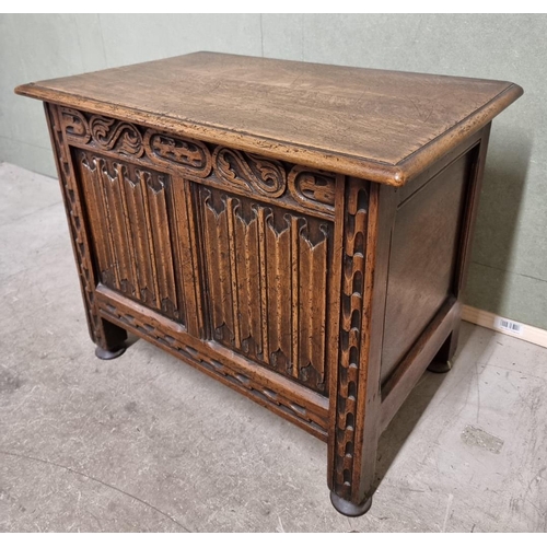 1078 - A small 'Ipswich Oak' carved linenfold coffer, 61cm wide.